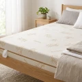 Pokrowiec MaybeBaby® MB Bamboo założony na materac w sypialni
